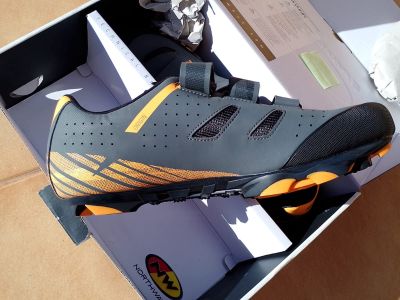 Road cycling shoes