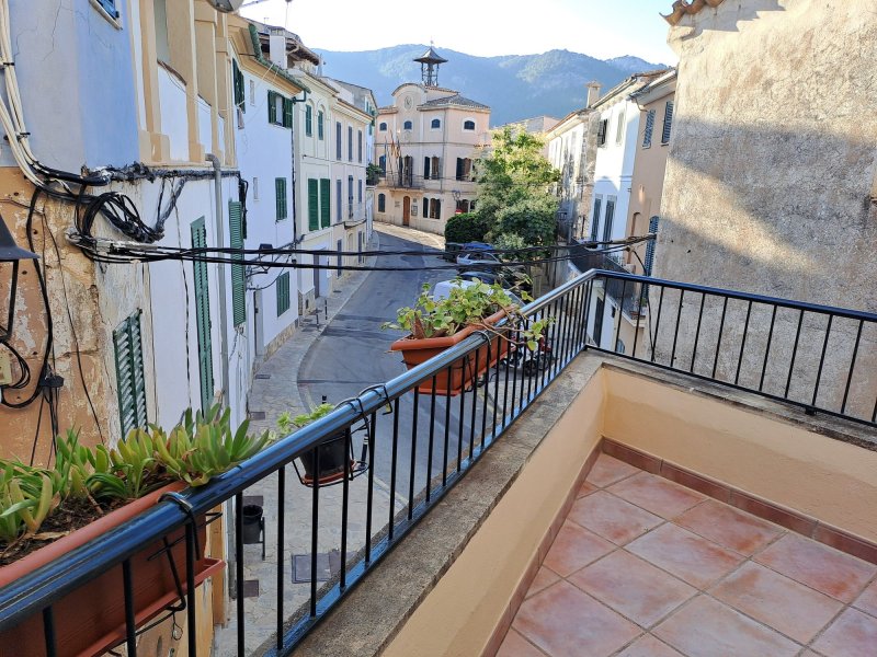 Renoviertes Stadthaus in ANDRATX mit Blick nach Port d'Andratx -  Privatverkauf