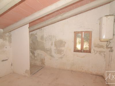 Renovierungsobjekt auf 36.000 m²  Ideal für Pferdehaltung