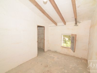 Renovierungsobjekt auf 36.000 m²  Ideal für Pferdehaltung