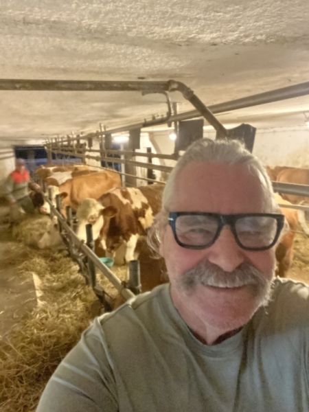 Retiree offers his labor, looking for a room