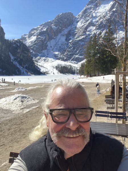 Retiree offers his labor, looking for a room