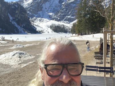 Retiree offers his labor, looking for a room