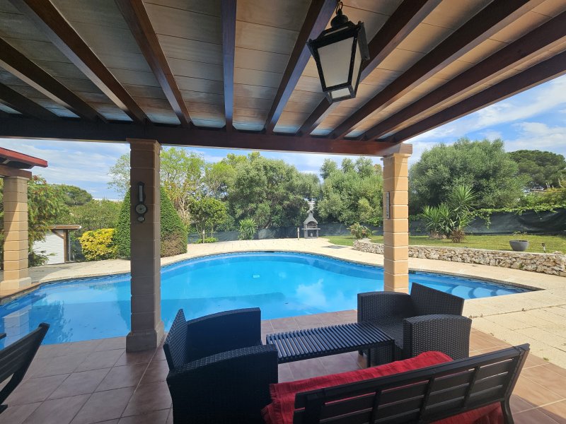 Chalet representativo, a poca distancia a pie de la playa pero alejado del turismo, Calas d.Mallorca