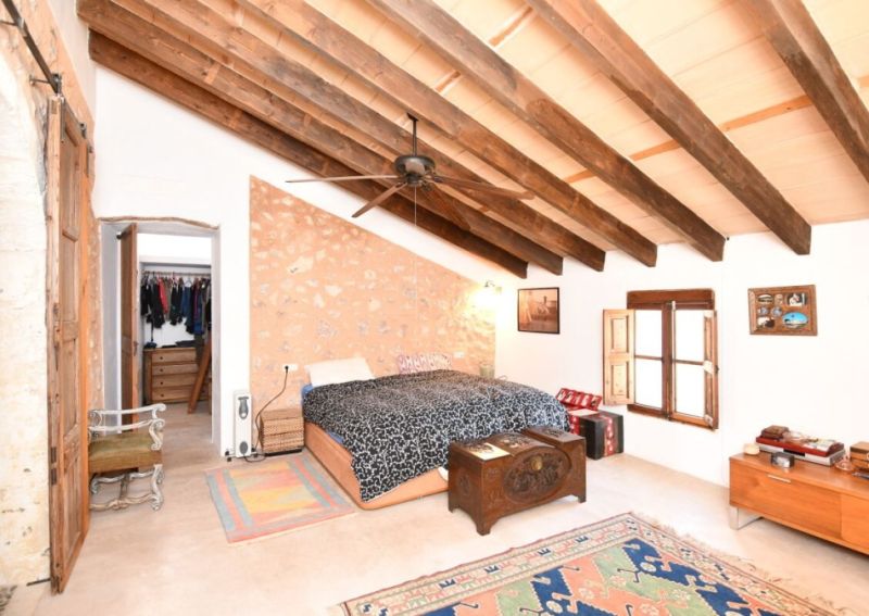 Restored 2-Storey Finca - typically Mallorcan - with small plot near Felanitx --- F 165 VK