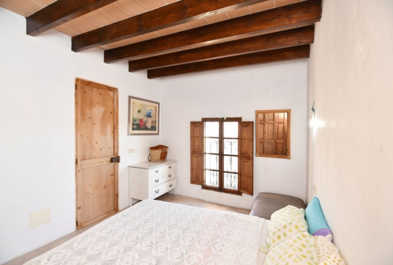 Restored 2-Storey Finca - typically Mallorcan - with small plot near Felanitx --- F 165 VK