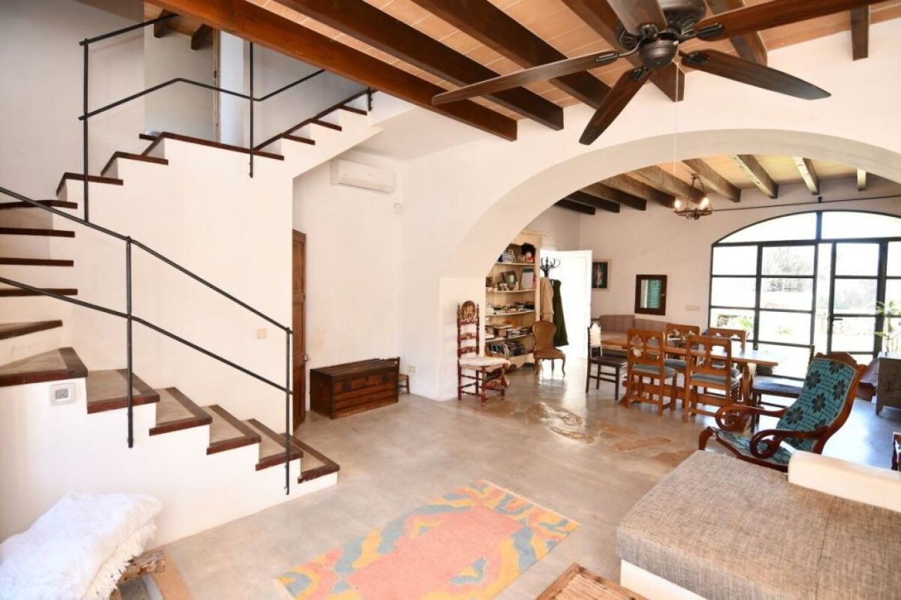 Restored 2-Storey Finca - typically Mallorcan - with small plot near Felanitx --- F 165 VK