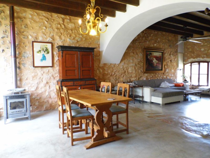 Restored 2-Storey Finca - typically Mallorcan - with small plot near Felanitx --- F 165 VK