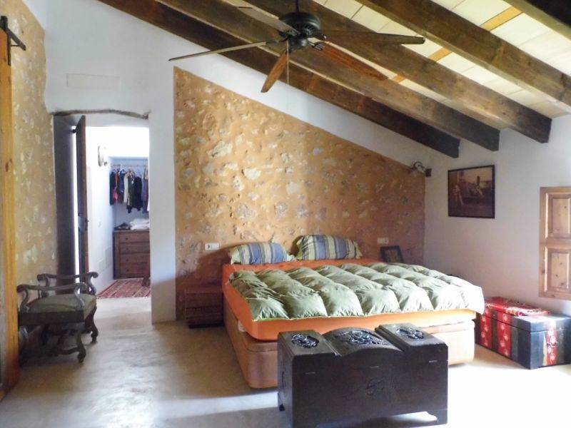 Restored 2-Storey Finca - typically Mallorcan - with small plot near Felanitx --- F 165 VK