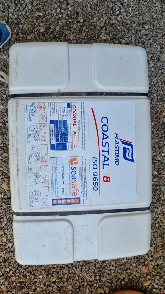 Rettungsinsel, Wartung war 4/21  erforderlich.Wartungsintervall abgelaufen.