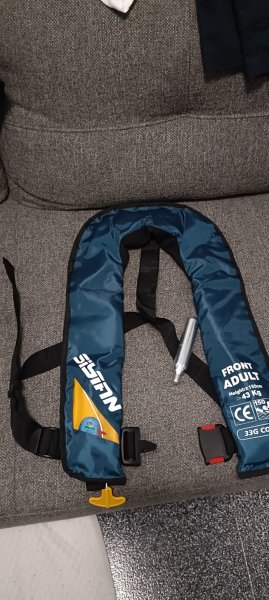 RETTUNGSWESTE (Schwimmweste)