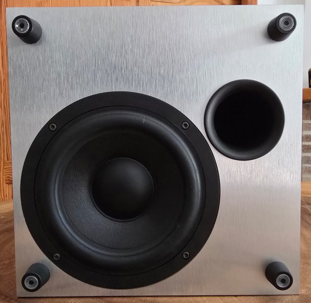 Revox Cube, subwoofer activo