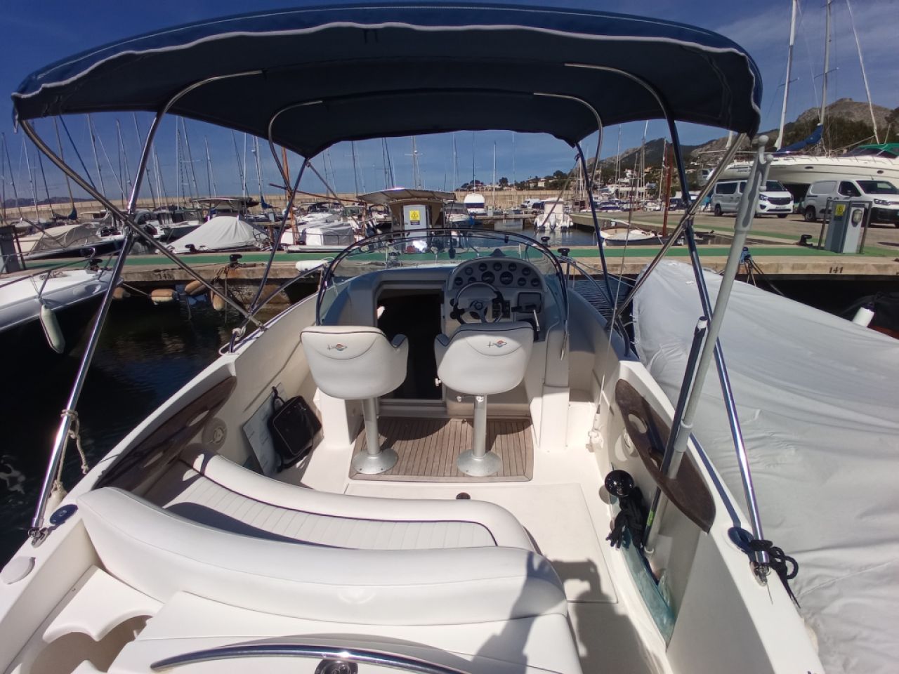 Rio 750 Daycruiser 2x 137PS Motorboot mit 2 Schlafplätze