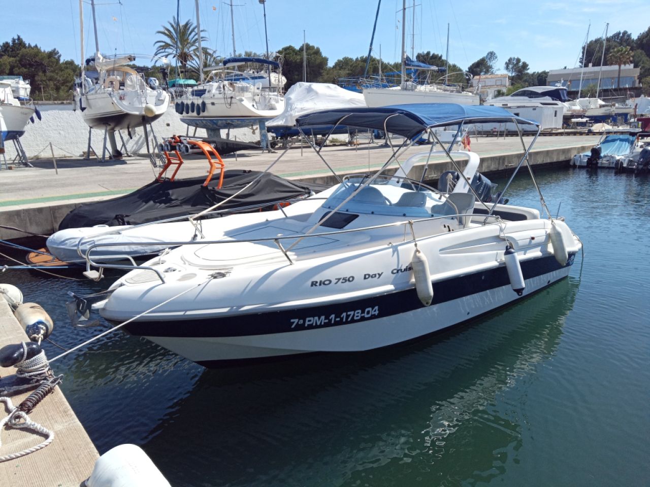 Rio 750 Daycruiser 2x 137PS Motorboot mit 2 Schlafplätze