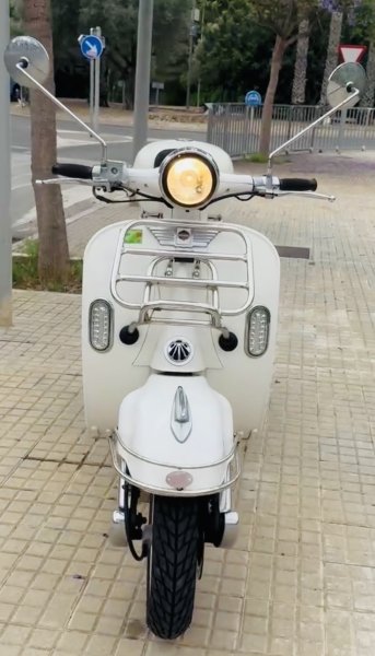Roller 125ccm im klassischen Vespa-Look | Nur 9.292 km | ITV 02/28 | Topcase | Sofort fahrbereit