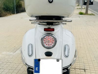 Roller 125ccm im klassischen Vespa-Look | Nur 9.292 km | ITV 02/28 | Topcase | Sofort fahrbereit