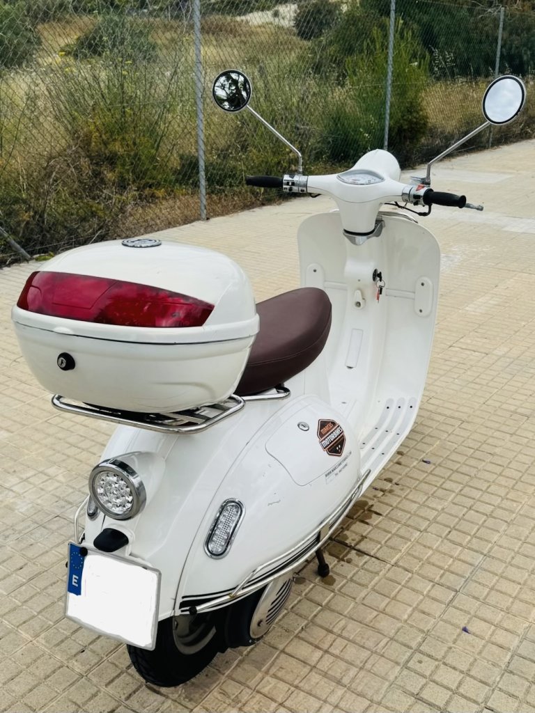 Roller 125ccm im klassischen Vespa-Look | Nur 9.292 km | ITV 02/28 | Topcase | Sofort fahrbereit