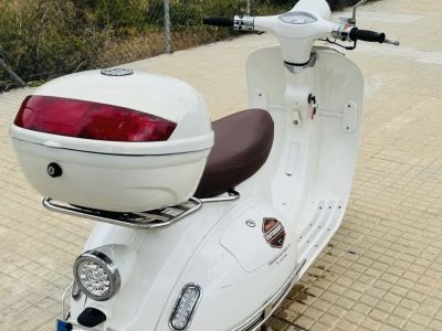 Roller 125ccm im klassischen Vespa-Look | Nur 9.292 km | ITV 02/28 | Topcase | Sofort fahrbereit