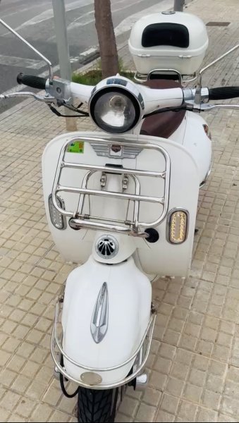 Roller 125ccm im klassischen Vespa-Look | Nur 9.292 km | ITV 02/28 | Topcase | Sofort fahrbereit