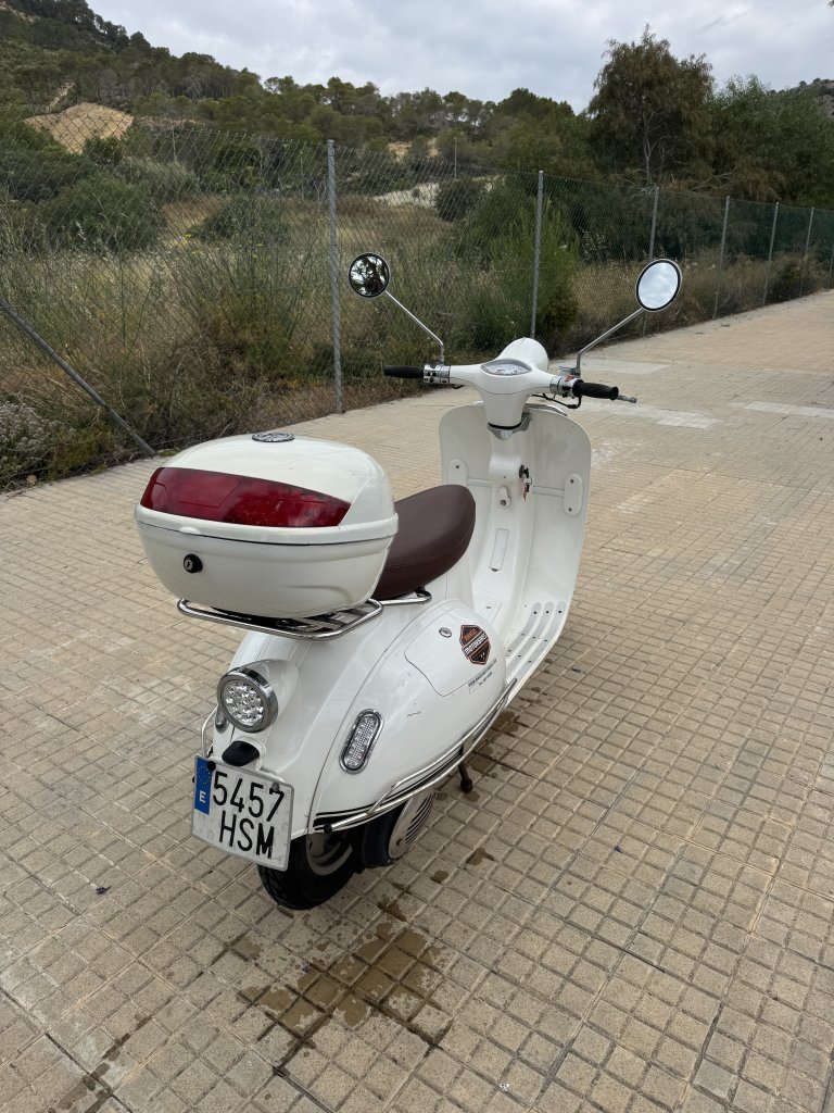 125cc Scooter - ITV 02/2028 - 2nd Owner - Usable with German Driving Licence Class B (Car)
