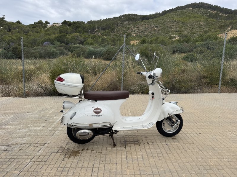 125cc Scooter - ITV 02/2028 - 2nd Owner - Usable with German Driving Licence Class B (Car)
