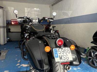 Royal Enfield Super Meteor 650, TOP-Zustand und Ausstattung mit spanischer Zulassung