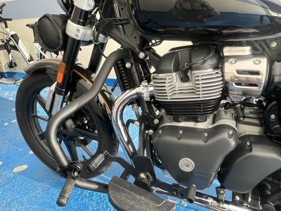 Royal Enfield Super Meteor 650, TOP-Zustand und Ausstattung mit spanischer Zulassung