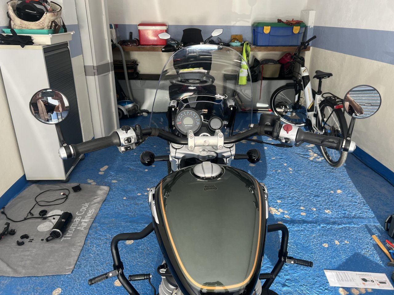 Royal Enfield Super Meteor 650, TOP-Zustand und Ausstattung mit spanischer Zulassung