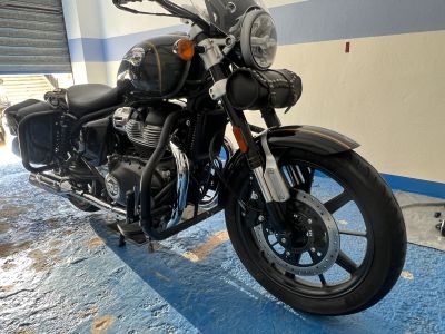 Royal Enfield Super Meteor 650, TOP-Zustand und Ausstattung mit spanischer Zulassung