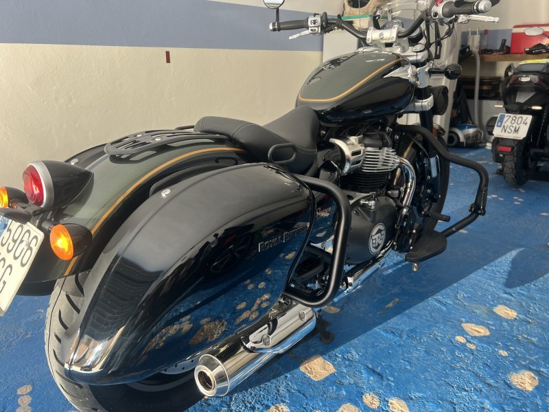Royal Enfield Super Meteor 650, TOP-Zustand und Ausstattung mit spanischer Zulassung