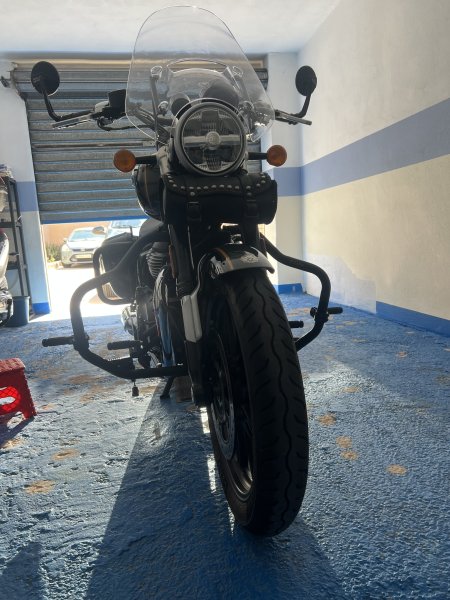 Royal Enfield Super Meteor 650, TOP-Zustand und Ausstattung mit spanischer Zulassung