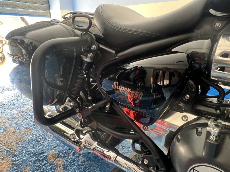 Royal Enfield Super Meteor 650, TOP-Zustand und Ausstattung mit spanischer Zulassung