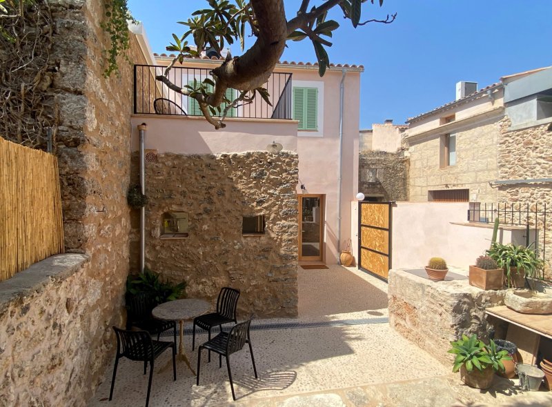 Quiet village house in Llubi / First occupancy