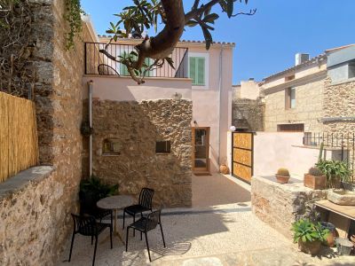 Quiet village house in Llubi / First occupancy