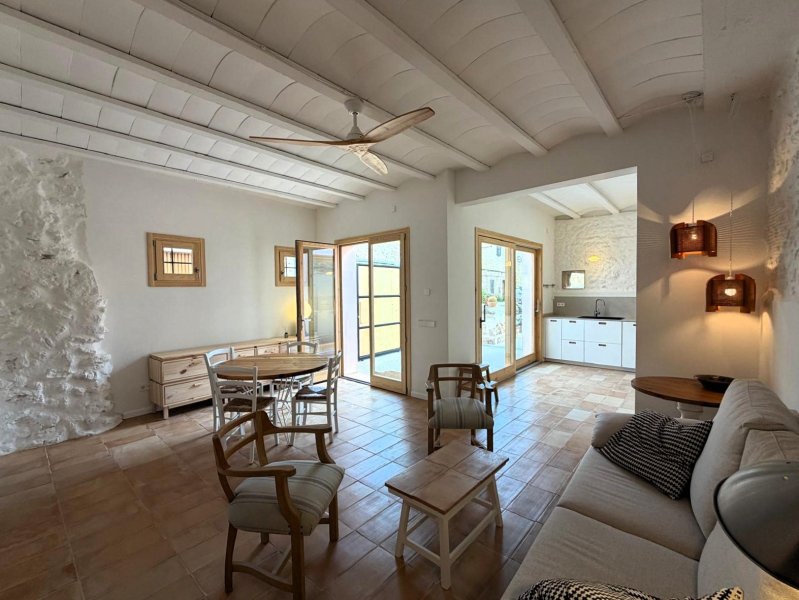 Quiet village house in Llubi / First occupancy