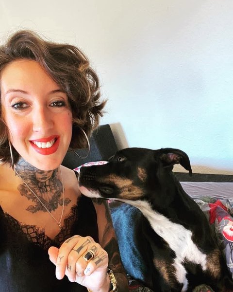 Ruhiges Gespann (36 & Hund, 9) sucht Zimmer oder kleines Apartment!  Ab 1. September!