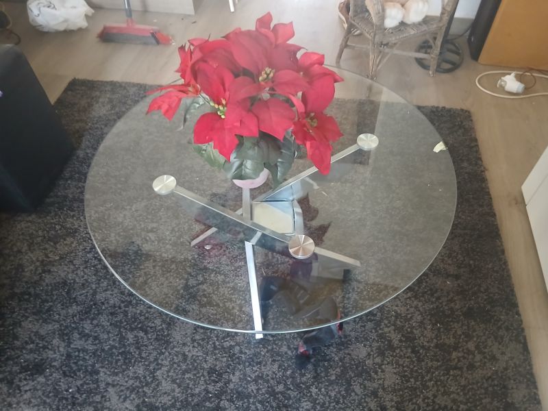 Round glass table