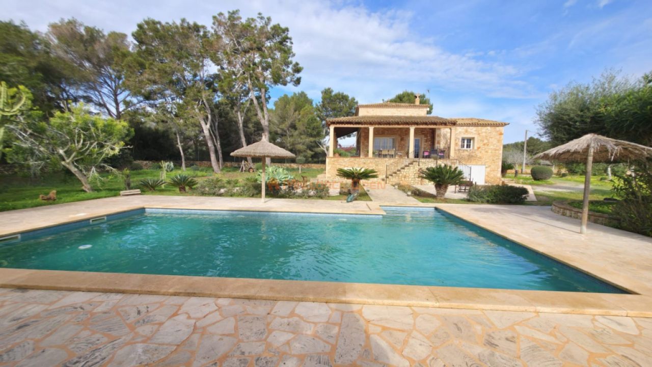 Rustikale Finca zur Miete zwischen Portocolom und S’Horta