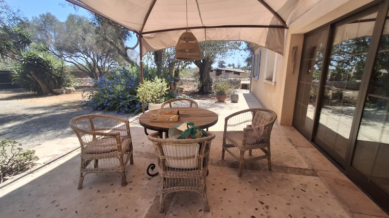 Casita rústica y amueblada en el campo cerca de Alqueria Blanca-Santanyi -- F 66 LZ