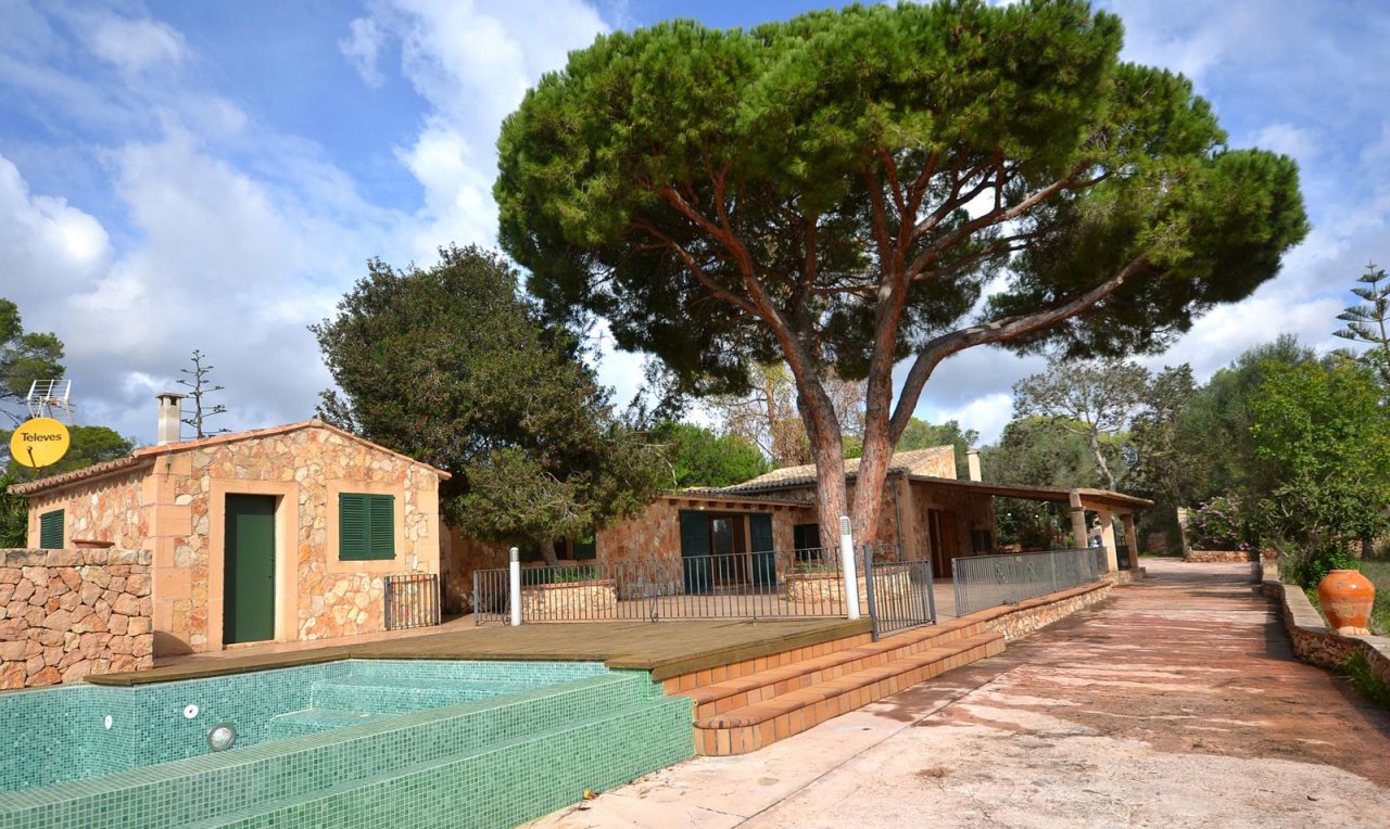 Rustic Finca Dream with Private Well near Llucmajor