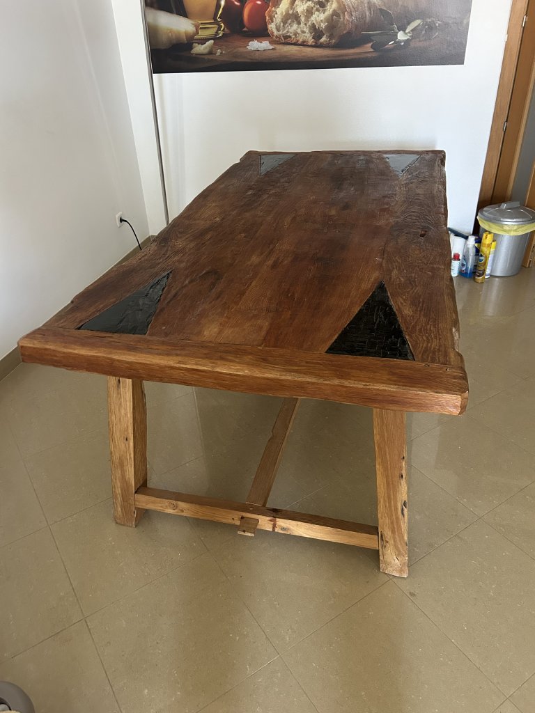 Rustikaler Tisch