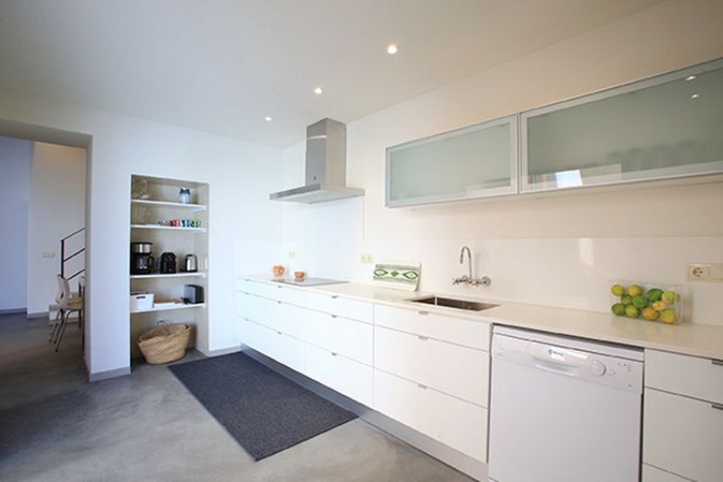 SAISON 25 / 26: Saniertes, modernes Dorfhaus mit Innenhof in San Llorenc -- DH 08 WT