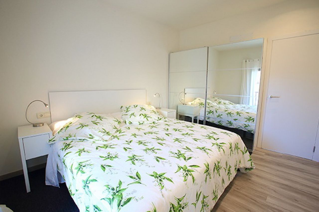 SAISON 25 / 26: Saniertes, modernes Dorfhaus mit Innenhof in San Llorenc -- DH 08 WT