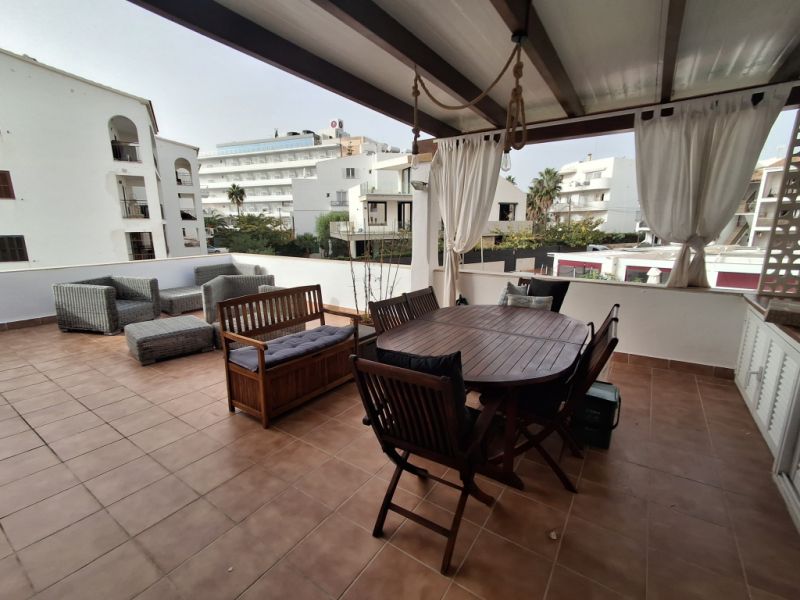 SEASON 26/27: Large apartment with communal pool on the first line of the coast of Portocolom -- AP 403aT