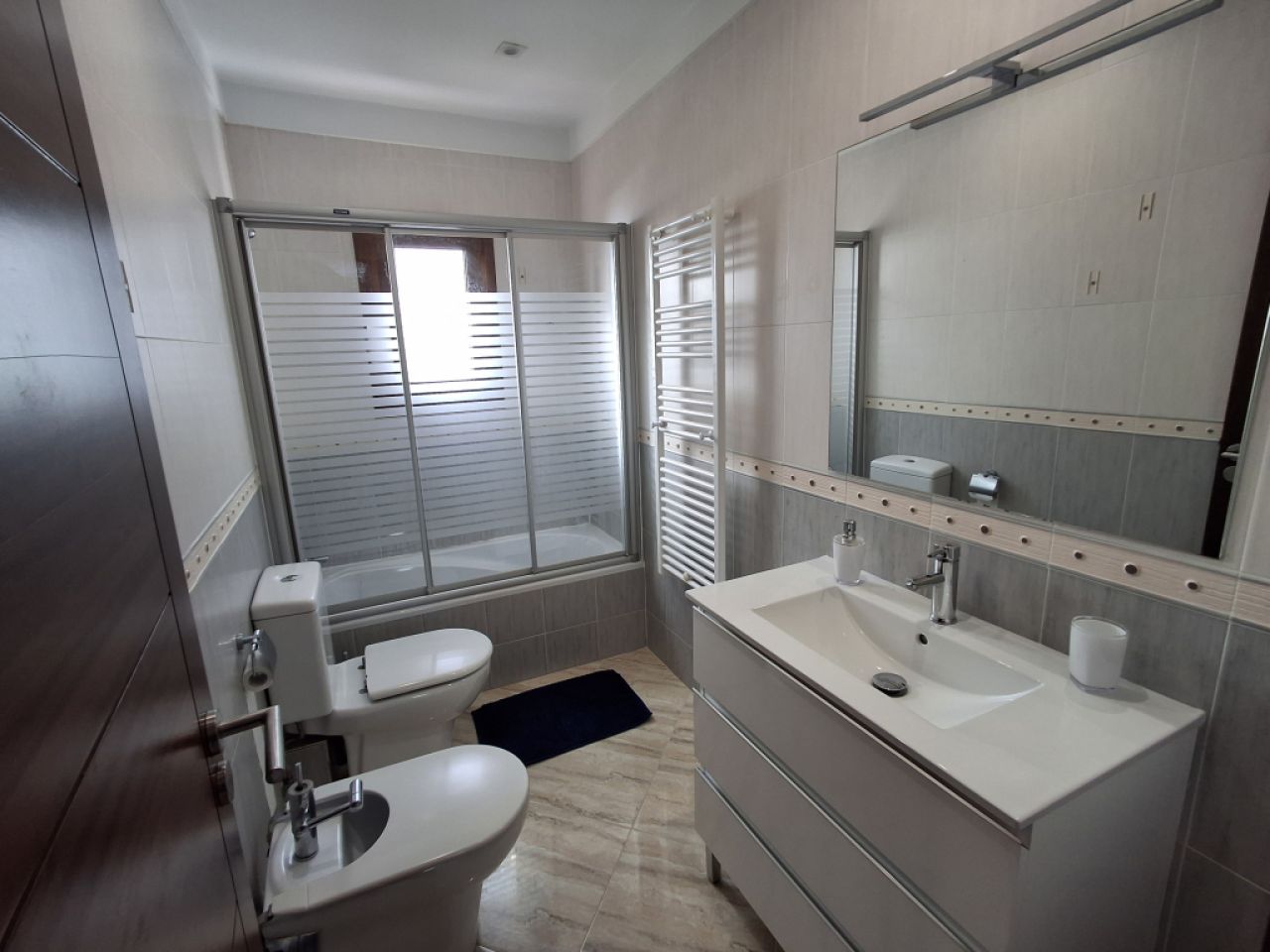 SEASON 26/27: Large apartment with communal pool on the first line of the coast of Portocolom -- AP 403aT