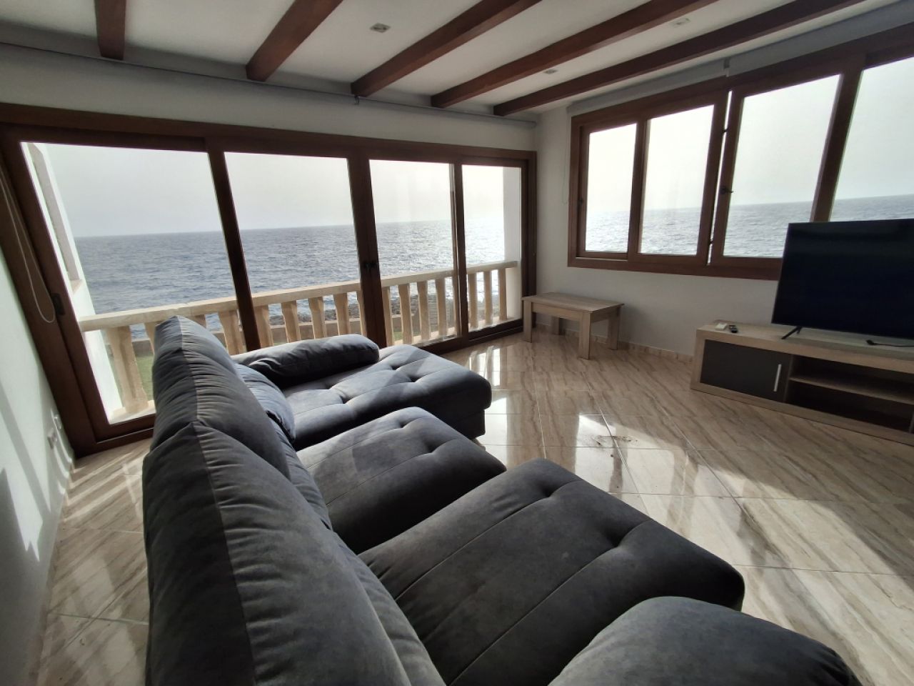 SEASON 26/27: Large apartment with communal pool on the first line of the coast of Portocolom -- AP 403aT