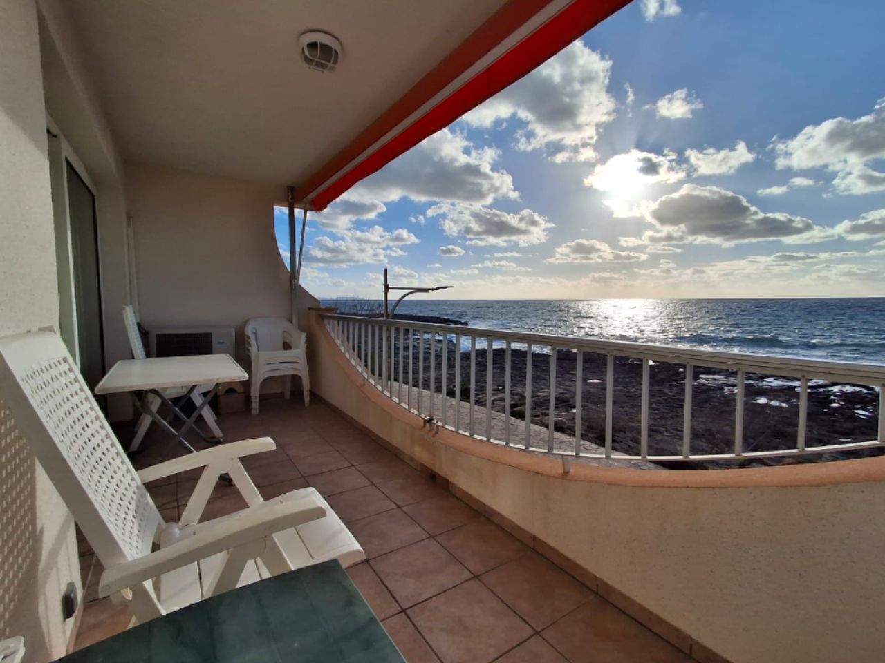 Saison 26 / 27: Nettes Apartment in 1. Line der Küste von Colonia St. JOrdi -- AP 08 T