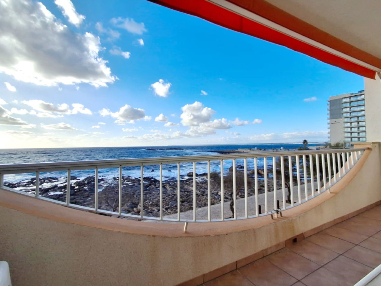 Saison 26 / 27: Nettes Apartment in 1. Line der Küste von Colonia St. JOrdi -- AP 08 T