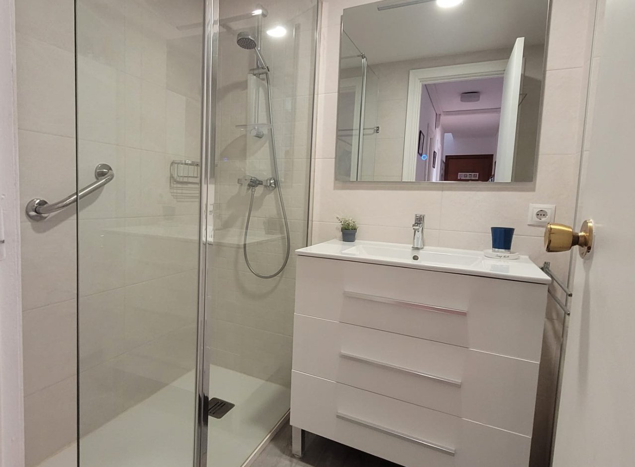 SAISON 27 / 28: Helles Apartment in 1. Küstenlinie von Colonia St Jordi - AP 18