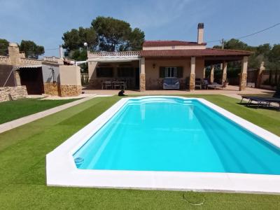 SEASON up to 4 months: Ground-level chalet with pool, AC; Pelett on S Amarrador - Santanyi -- CH 42 